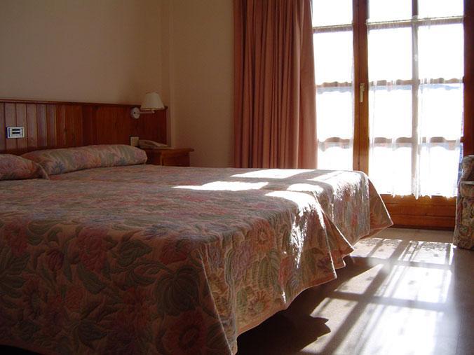 Hotel Anaya Puente La Reina de Jaca Quarto foto
